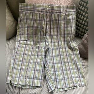 Briggs New York Plaid Green and Blue Women's Shorts, Size 16